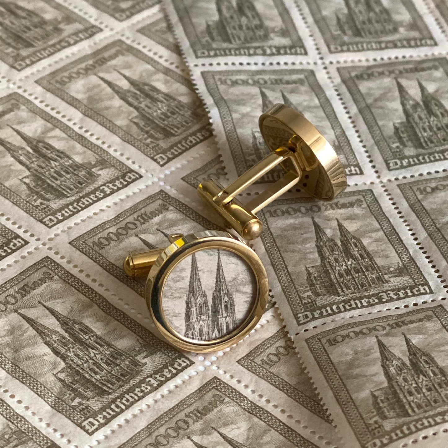 Manschettenknöpfe mit Kölner Dom Briefmarken von 1923 im Typewriter Gold Design - Limitiert