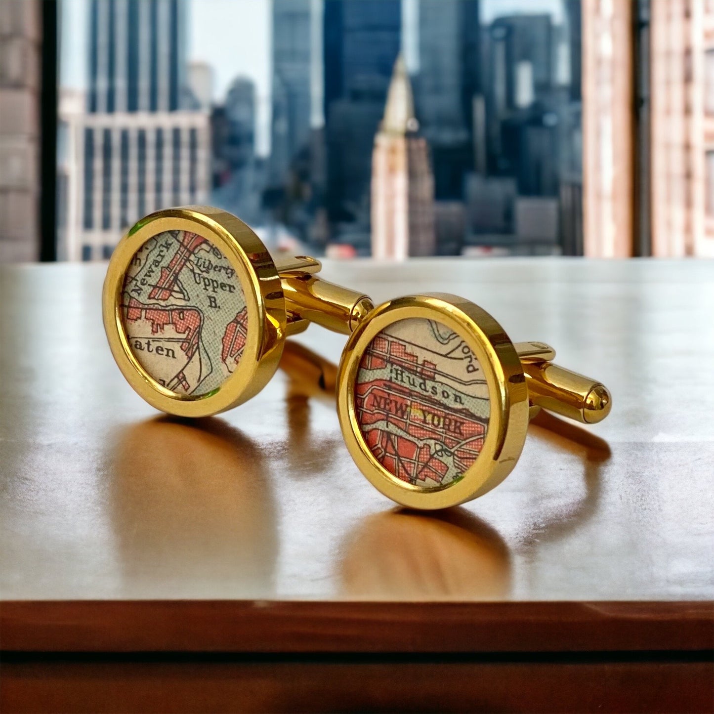 Manschettenknöpfe mit NYC aus Atlas von 1949 im Typewriter Gold Design. Limitiert.