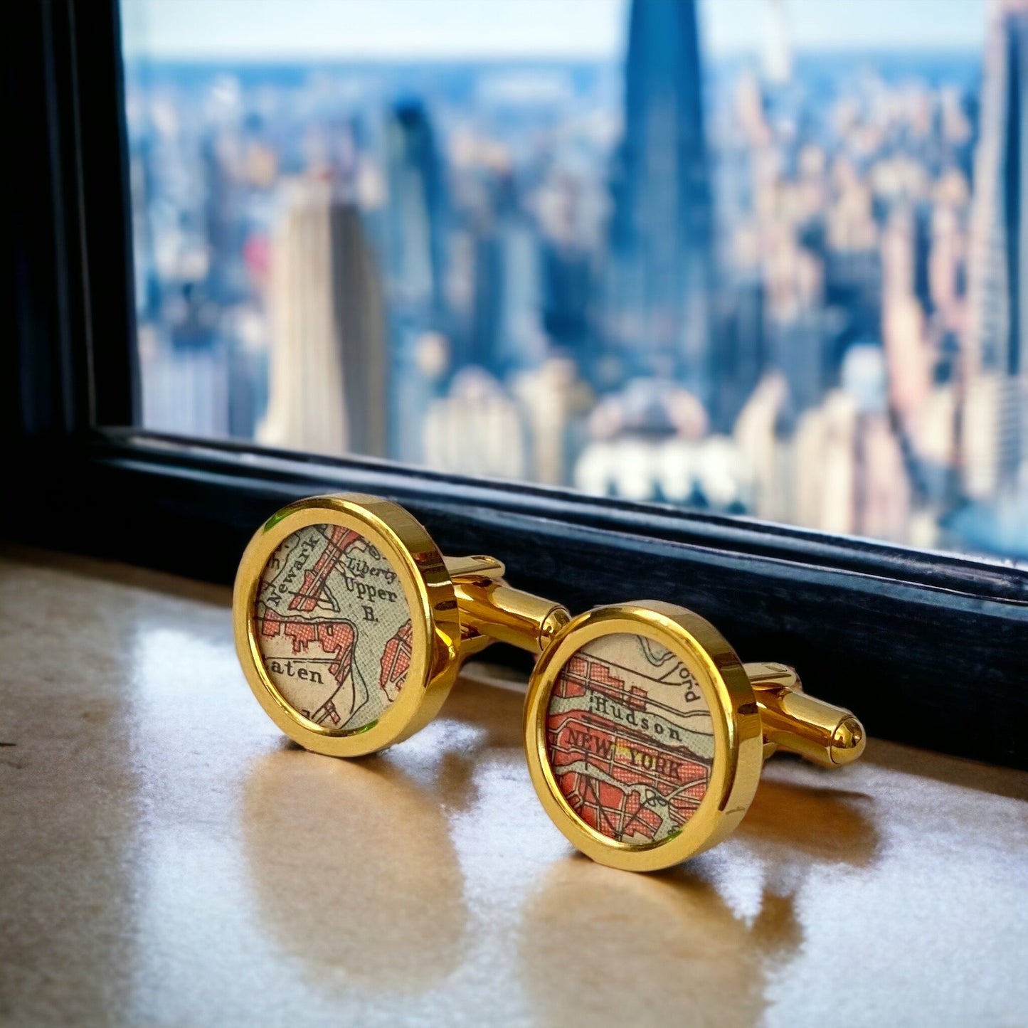 Manschettenknöpfe mit NYC aus Atlas von 1949 im Typewriter Gold Design. Limitiert.
