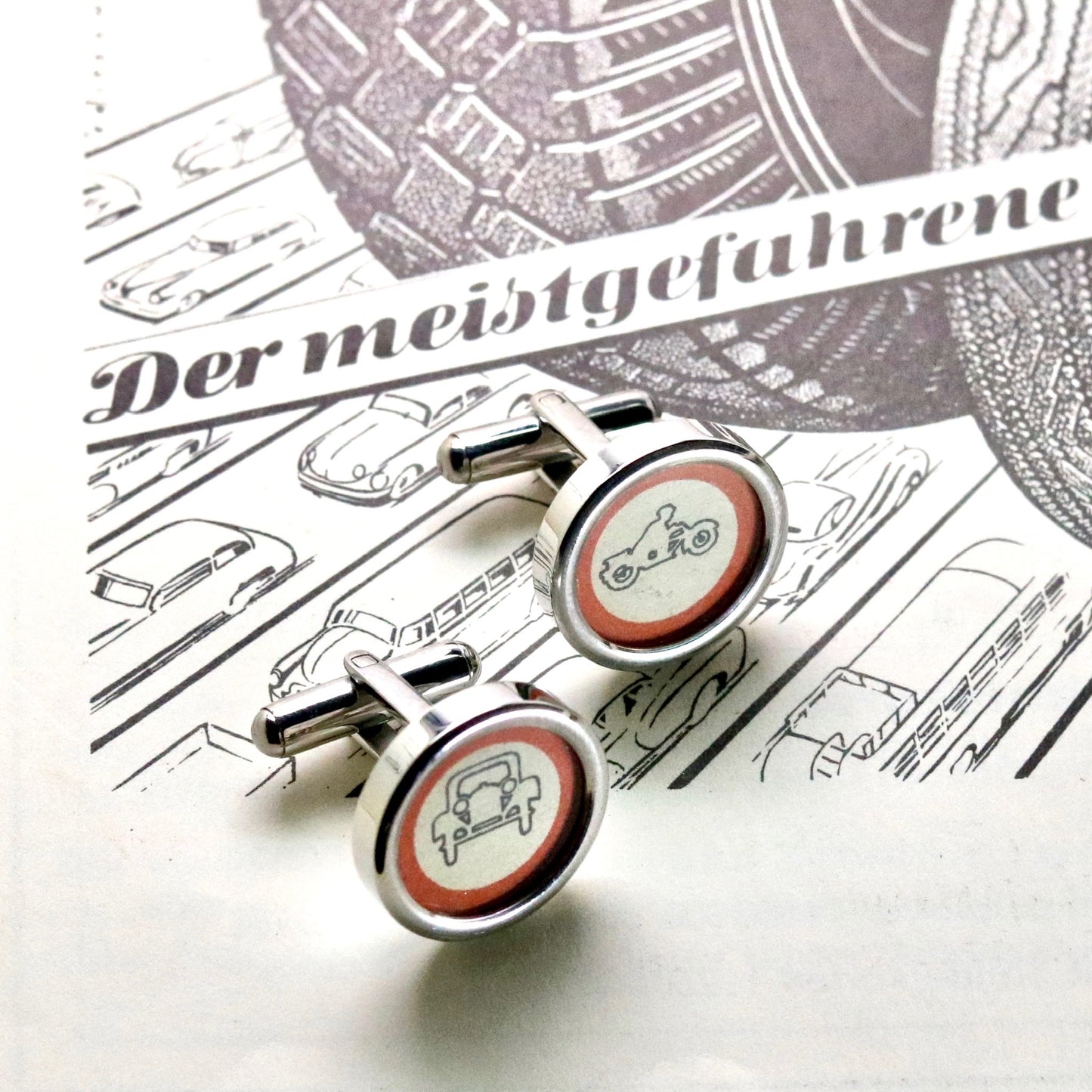 Manschettenknöpfe mit historischen Verkehrszeichen aus den 1930er Jahren - Einzelstück