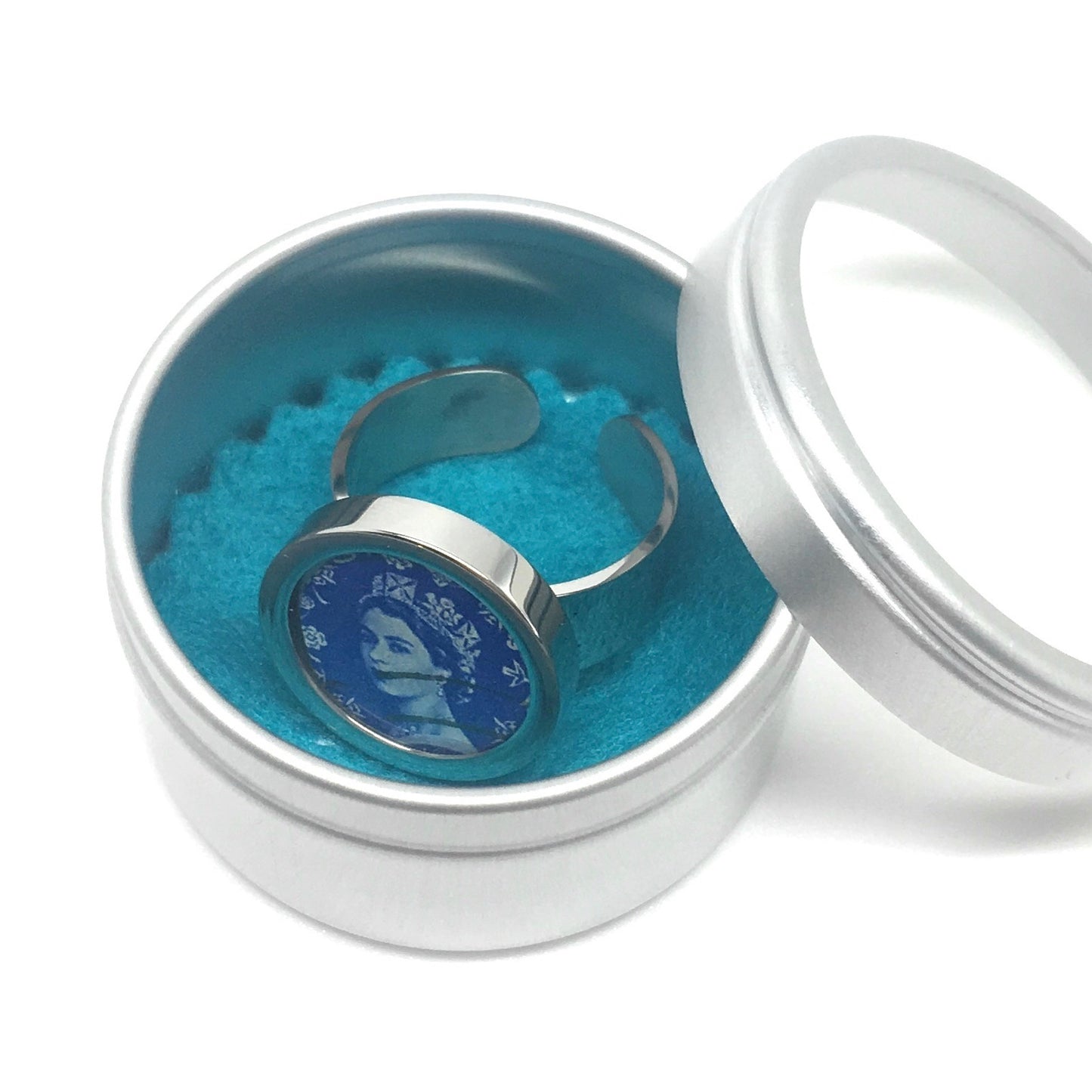 Ring mit Queen Elizabeth II Briefmarke in Blau von 1958