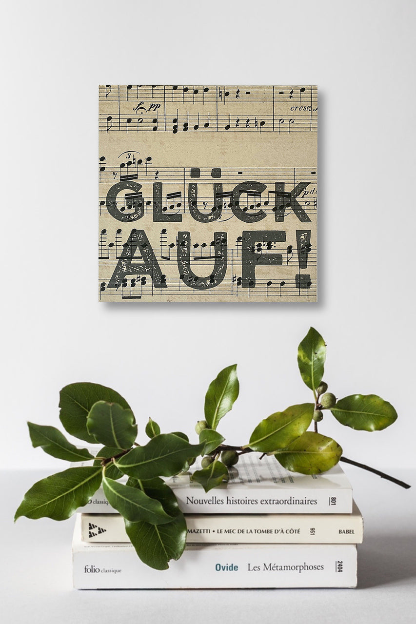 Vintage Bild mit historischem Notenpapier und Schriftzug Glück Auf!