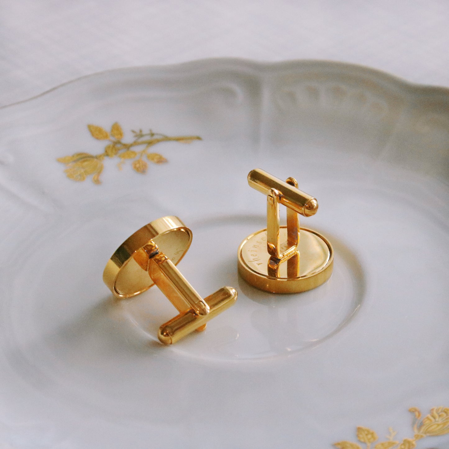 Manschettenknöpfe mit Lieblingsorten aus Landkarten im Typewriter Gold Design