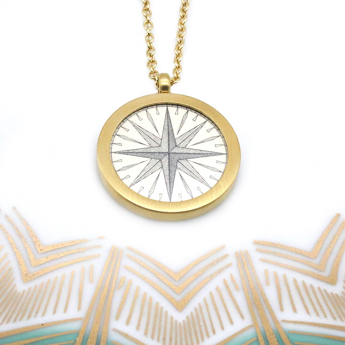 Medaillonkette mit Windrose aus Seeatlas im Classic Gold Design in limitierter Auflage