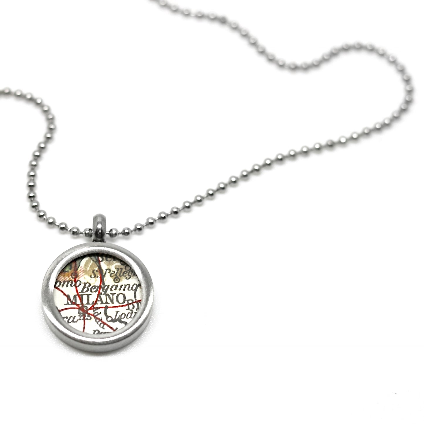 Kleine Medaillonkette mit deiner Lieblingsstadt aus original Landkarte