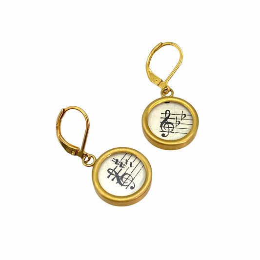 Ohrhänger mit Violinschlüsseln aus historischen Gesangsbüchern im Typewriter Gold Design