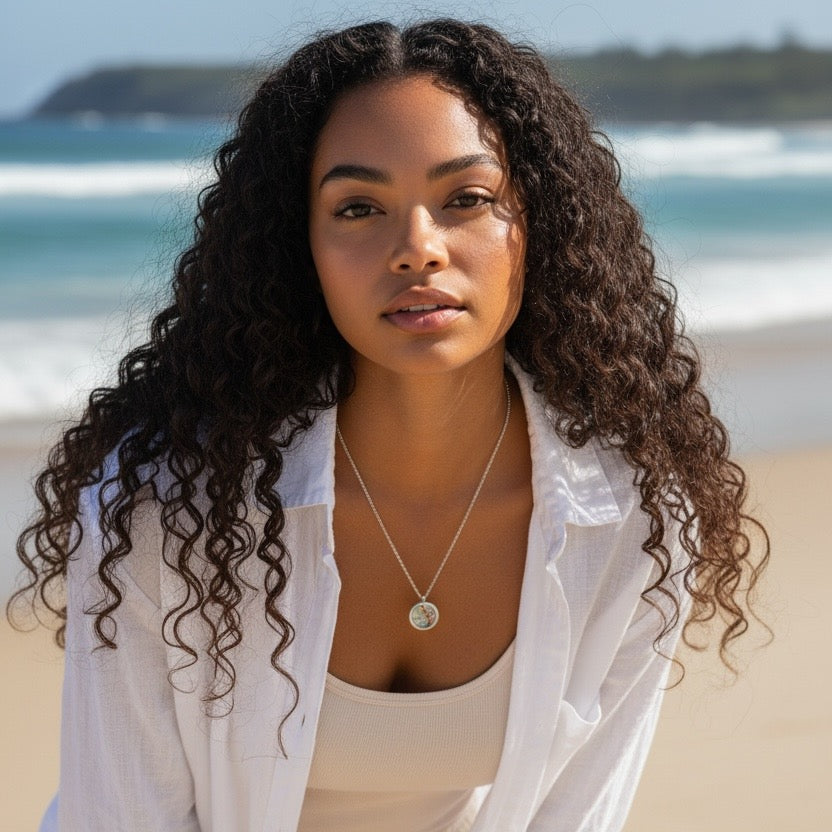 Kleine Medaillonkette mit deiner Lieblingsstadt aus original Landkarte