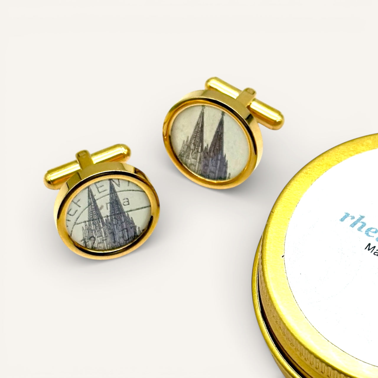 Manschettenknöpfe mit schwarz-weissen Kölner Dom Briefmarken im Typewriter Gold Design