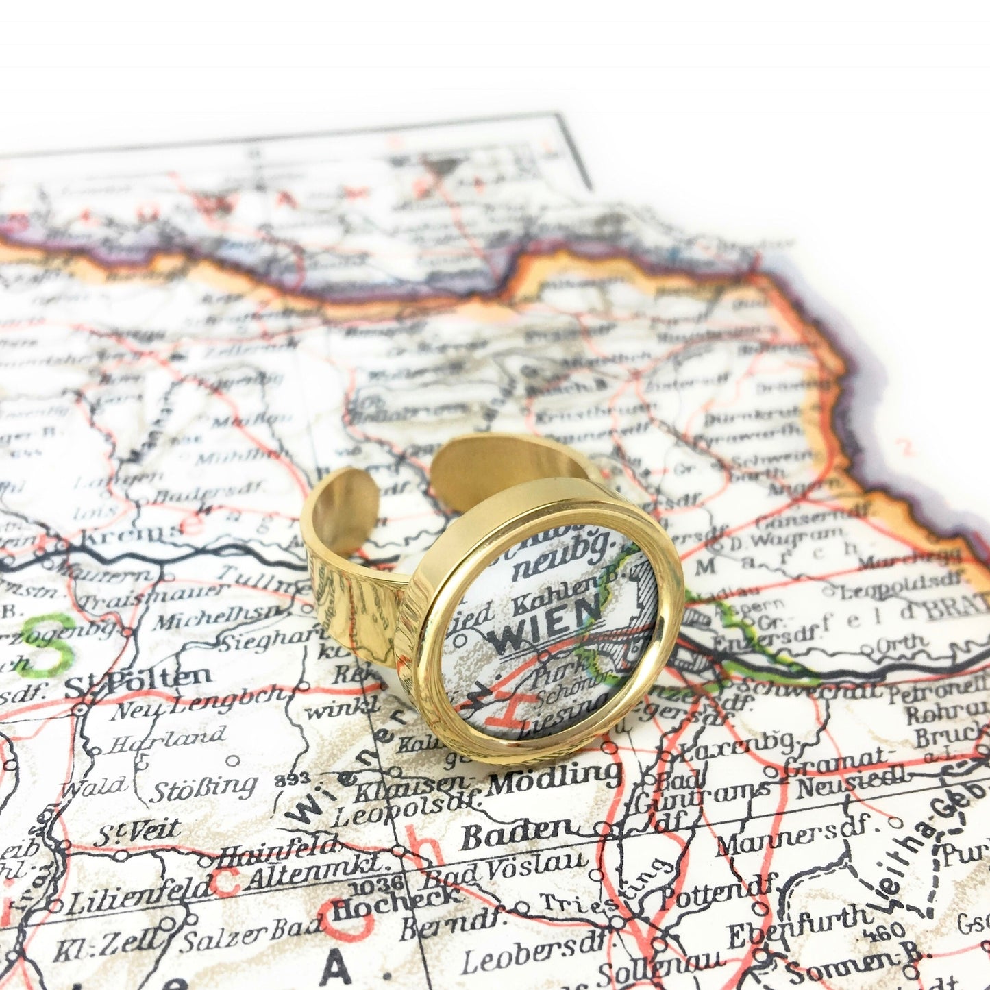 Ring mit deiner Lieblingsstadt aus original Landkarte im Typewriter Gold Design
