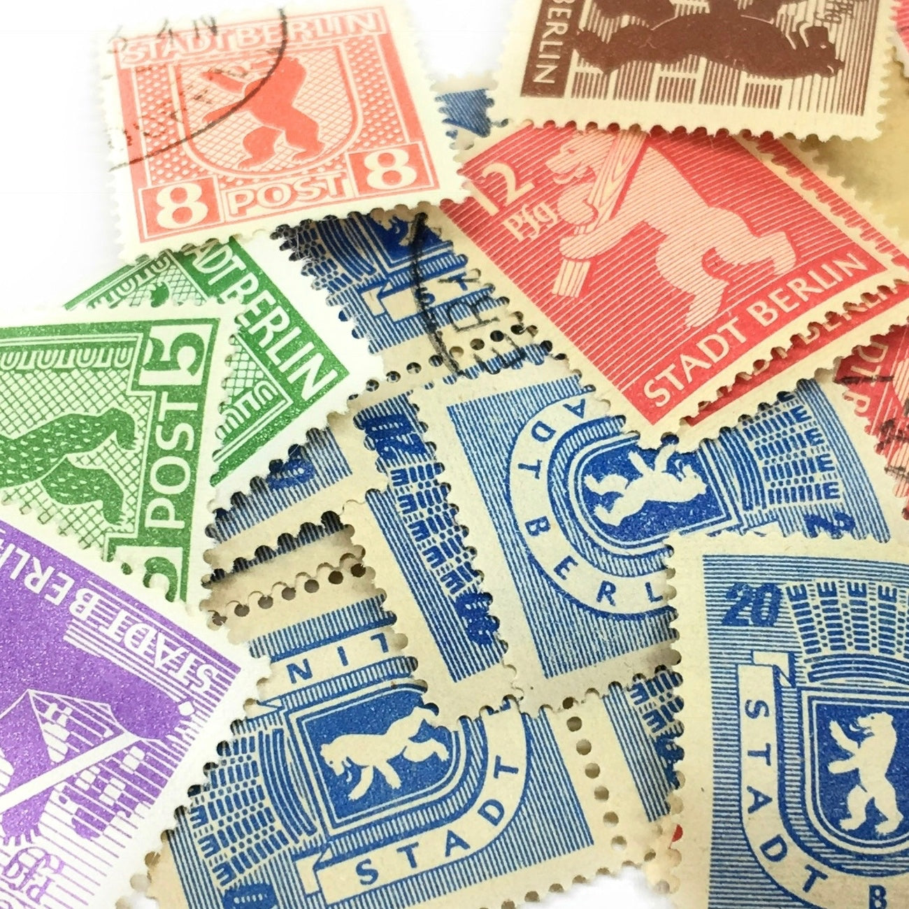 Manschettenknöpfe mit Stadt Berlin Wappen mit Bär Briefmarken im Typewriter Design. Limitierte Auflage