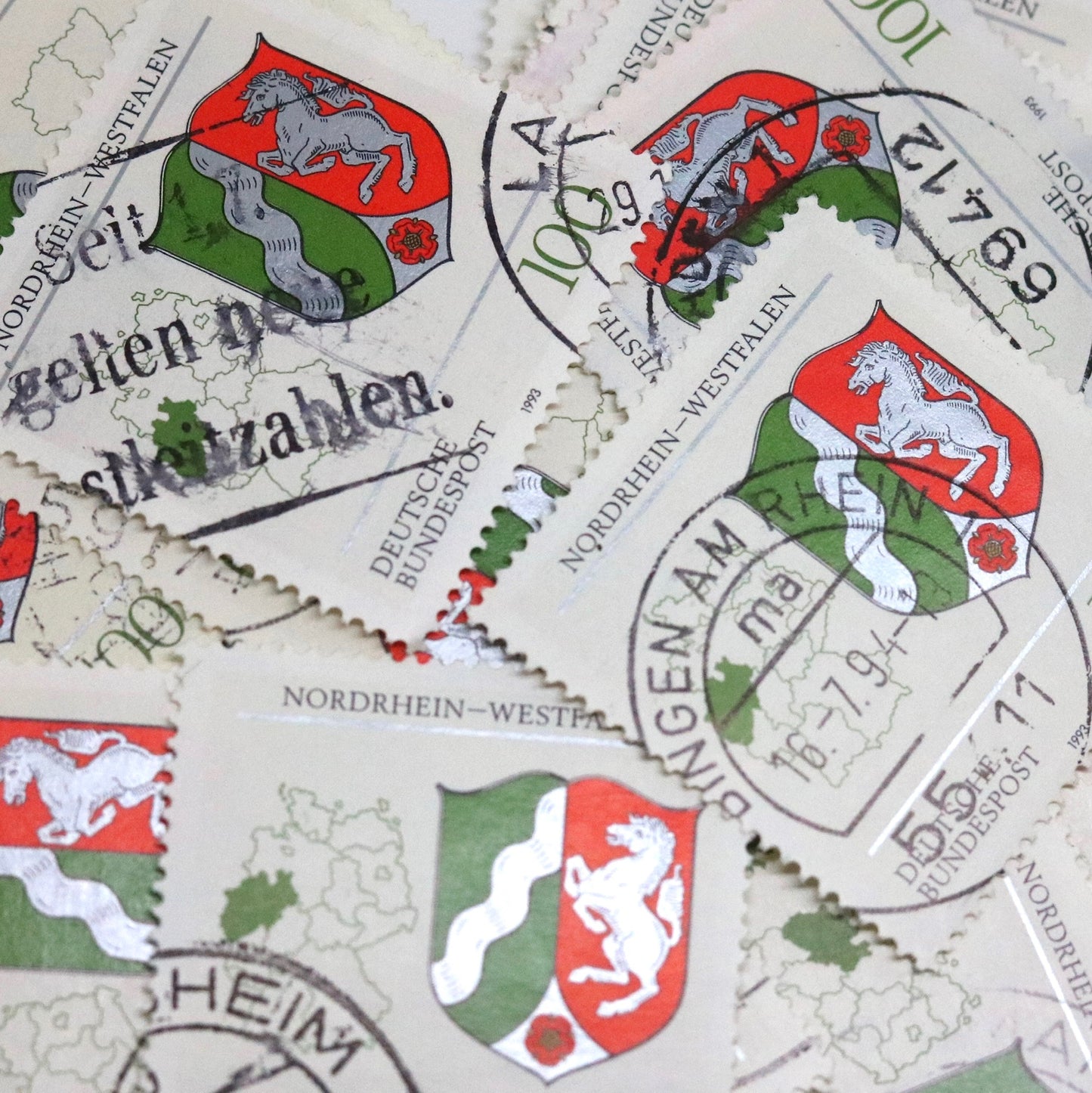 Manschettenknöpfe mit Nordrhein-Westfalen Landeswappen Briefmarken im Typewriter Design