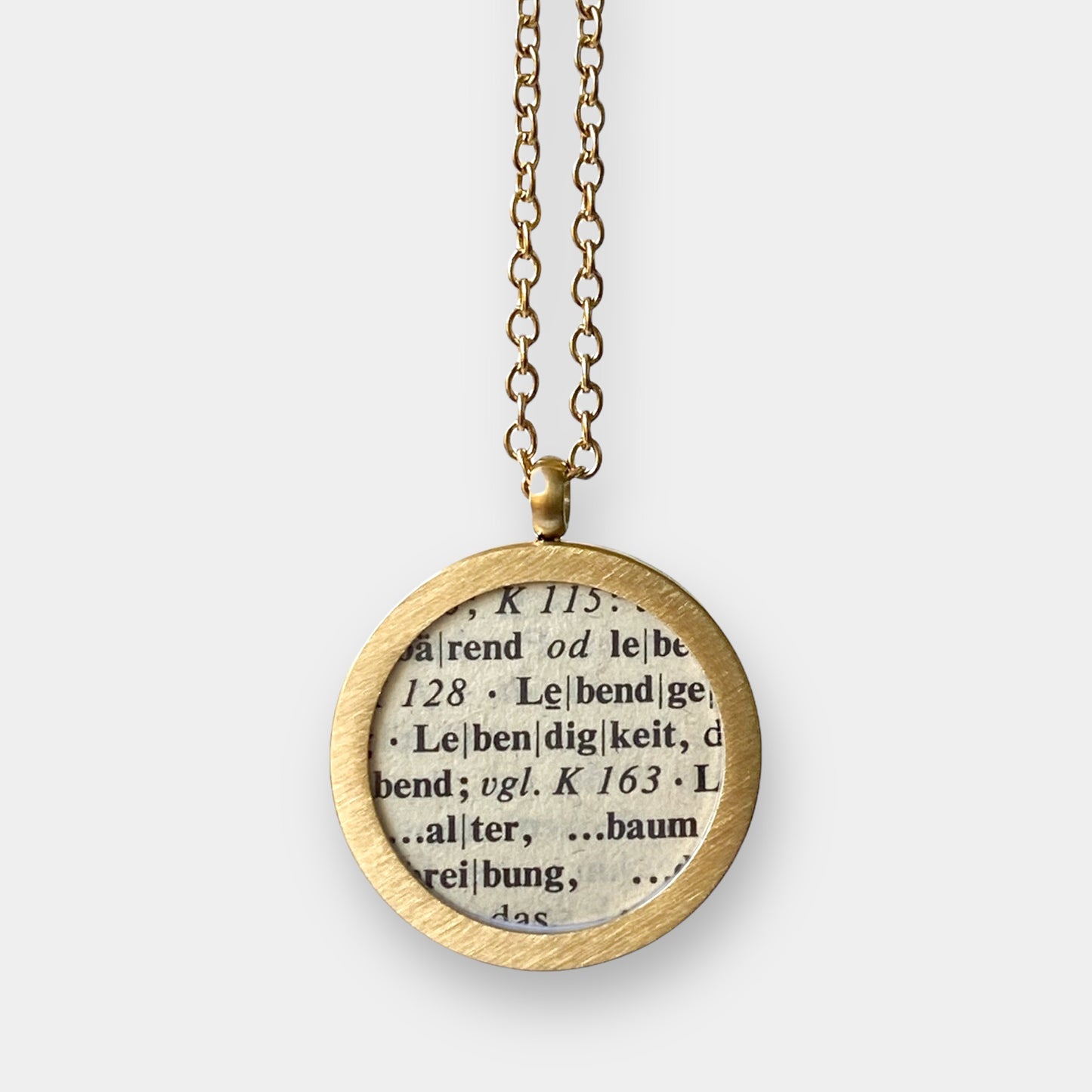 Große personalisierte Medaillonkette mit deinem Wort aus historischem Papier im Classic Gold Design