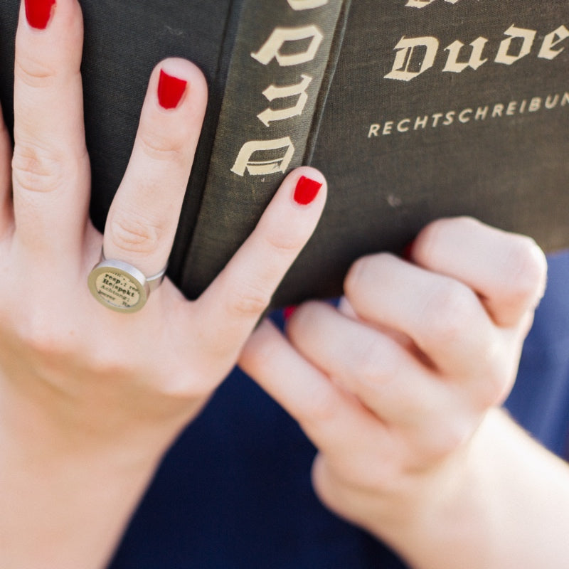 Ring mit deinem persönlichem Wort aus historischem Papier